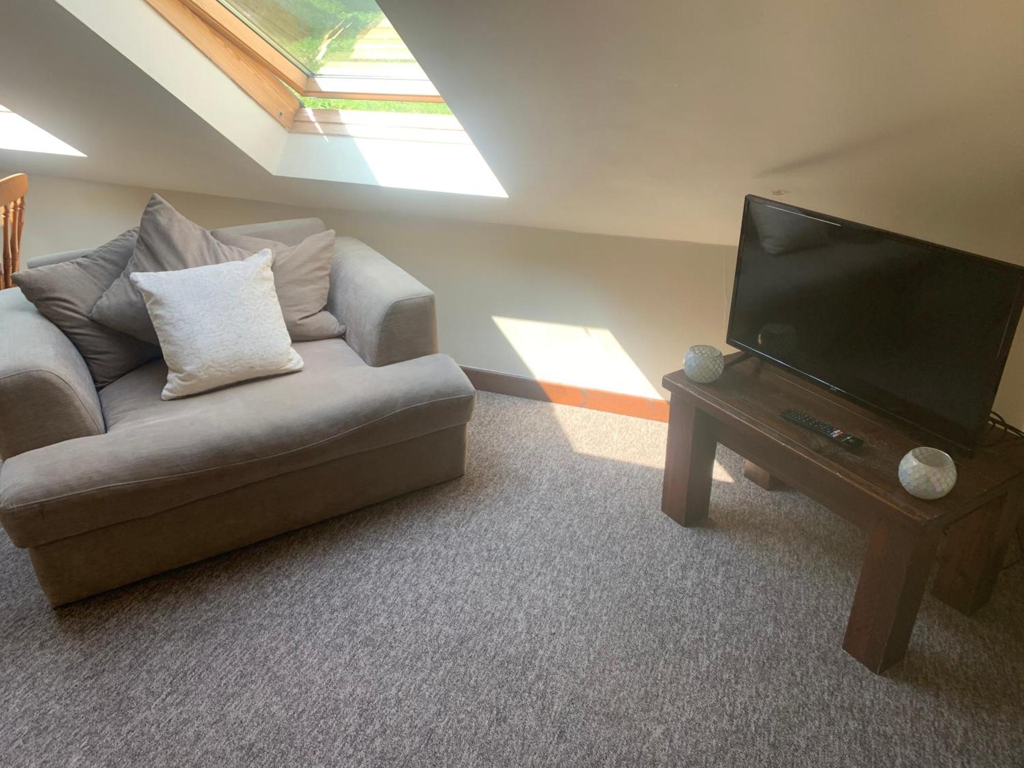 The Ducks - Gorgeous Upside Down - Norfolk Apartment